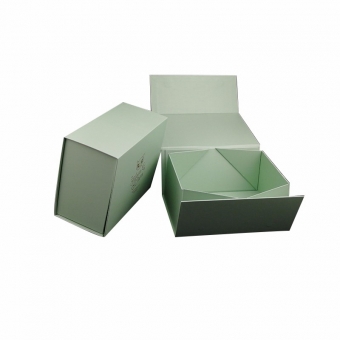 collapsible storage boxes with magnetic closure