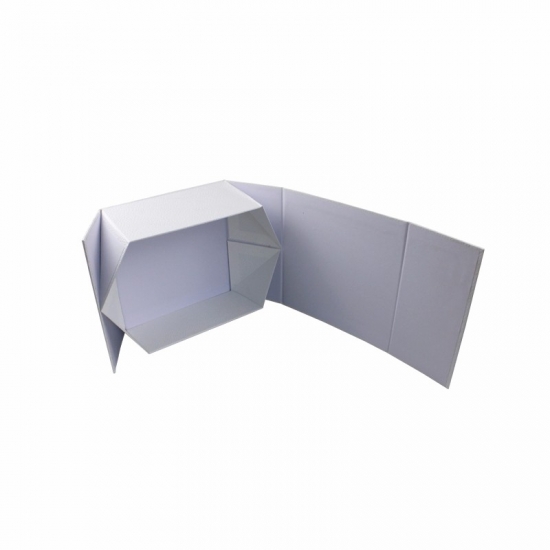 folding cardboard box with magnetic flap